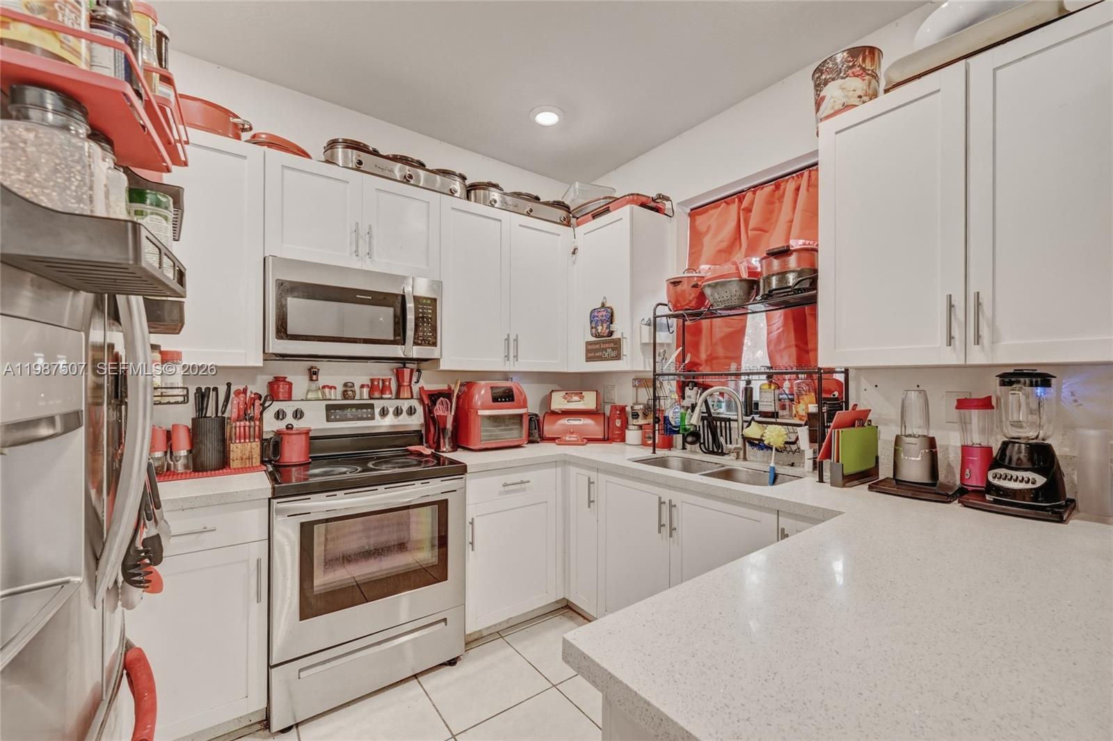 VIA VENTURE NEIGHBORHOOD - Residential