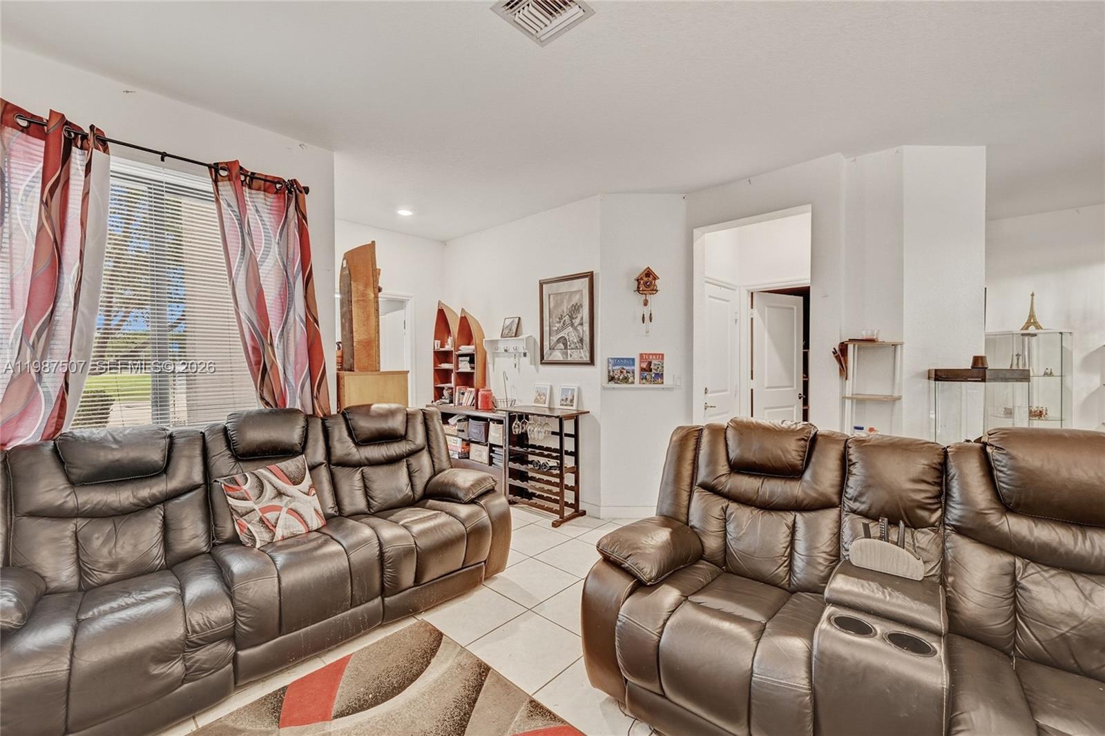 VIA VENTURE NEIGHBORHOOD - Residential