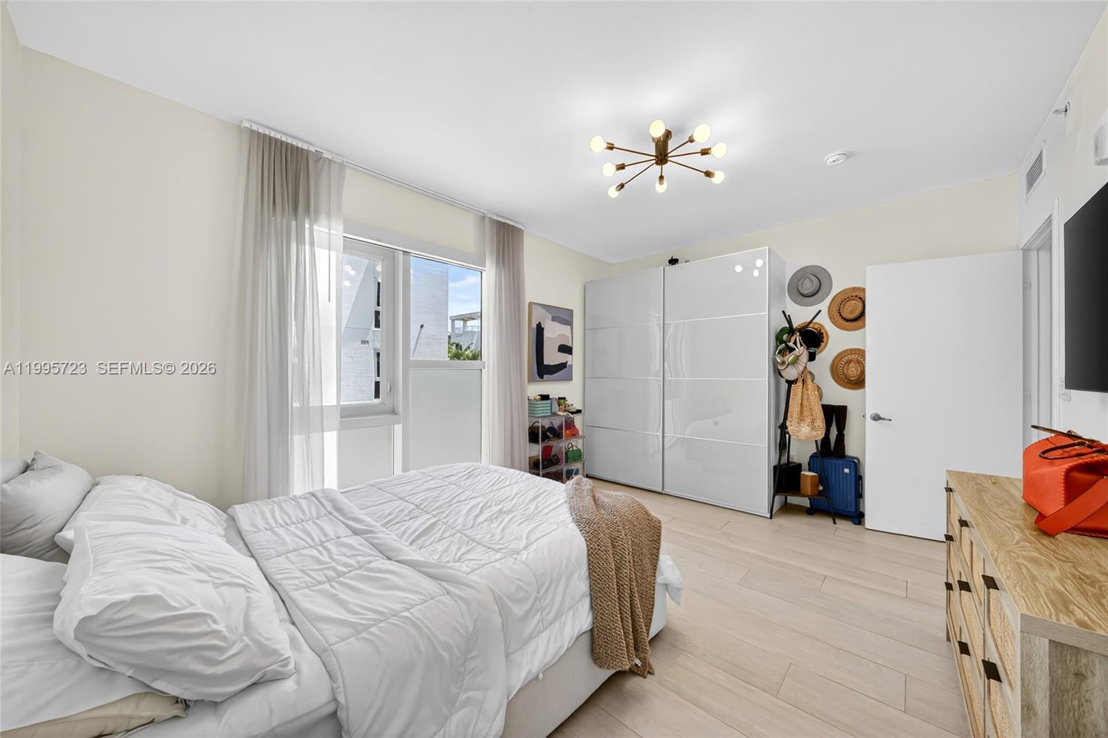 ONE BAY CONDO - Residential