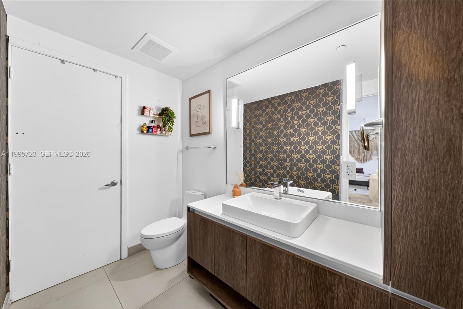 ONE BAY CONDO - Residential