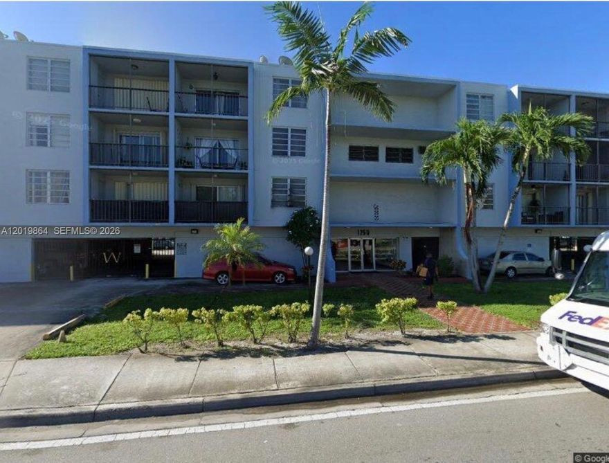 Beautifully maintained 2-bedroom condo for sale in a prime location close to shopping, dining, parks, and major commuter routes. This bright and inviting home features an open-concept layout with spacious living and dining areas, abundant natural light, and a functional kitchen with ample cabinet space. The generously sized bedrooms offer comfort and flexibility, while the private balcony/patio provides the perfect place to relax. Enjoy low-maintenance living with convenient community amenities and easy access to everything you need. Ideal for homeowners or investors alike — don’t miss this opportunity to own in a highly desirable area!