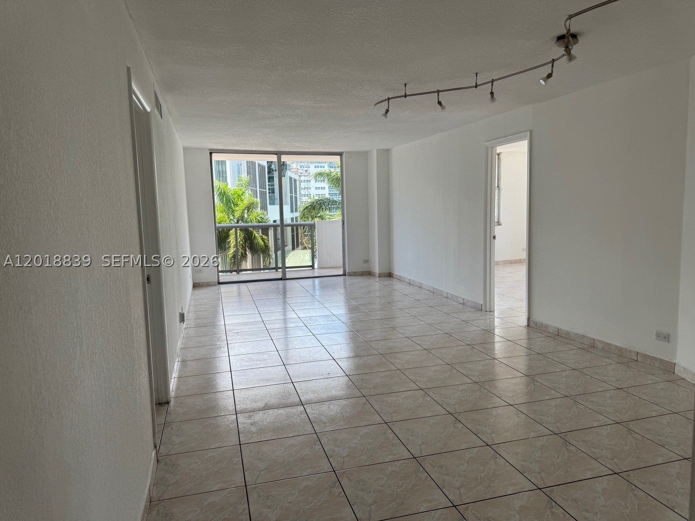 6039 COLLINS AV 537