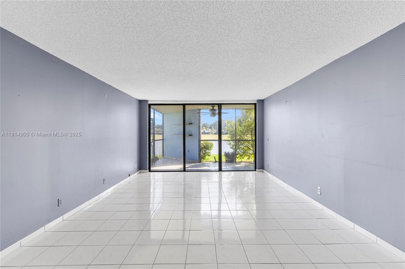 BUILDING FOUR OF COUNTRY - Residential