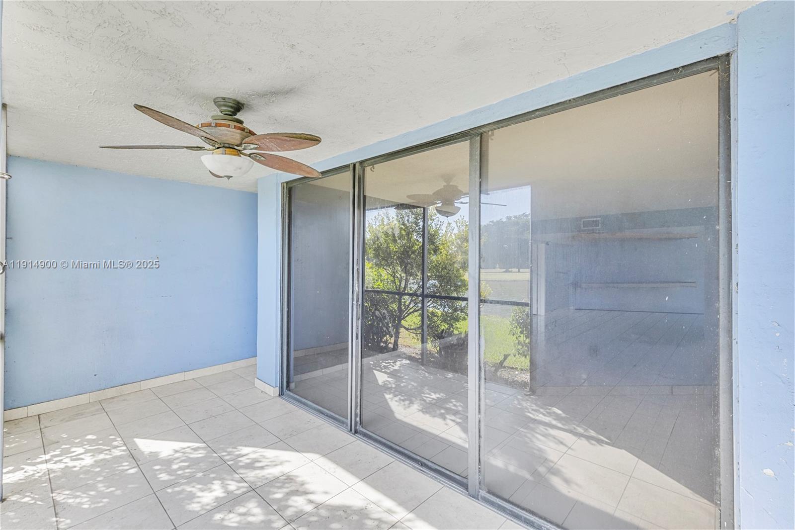 BUILDING FOUR OF COUNTRY - Residential