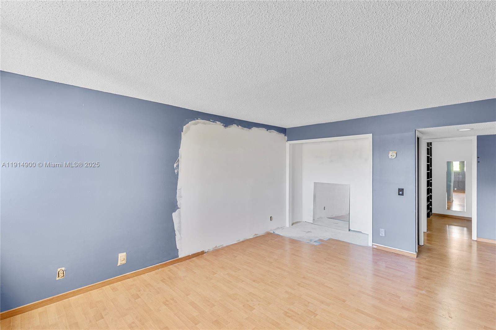 BUILDING FOUR OF COUNTRY - Residential