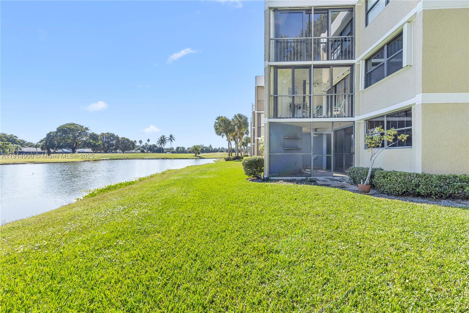 BUILDING FOUR OF COUNTRY - Residential