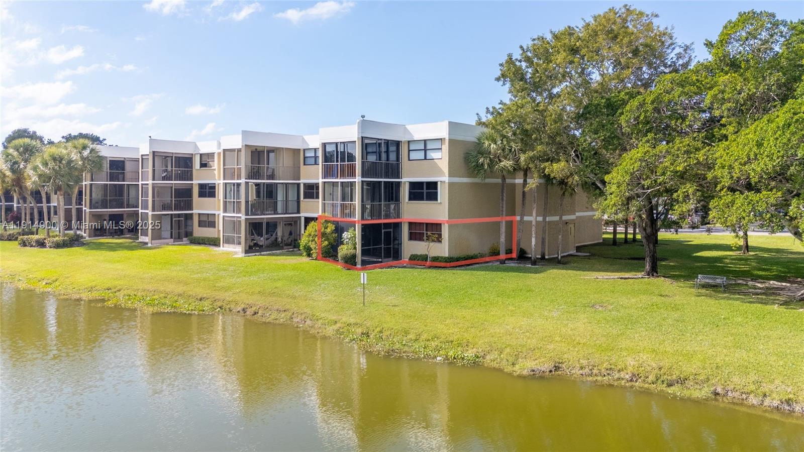 BUILDING FOUR OF COUNTRY - Residential