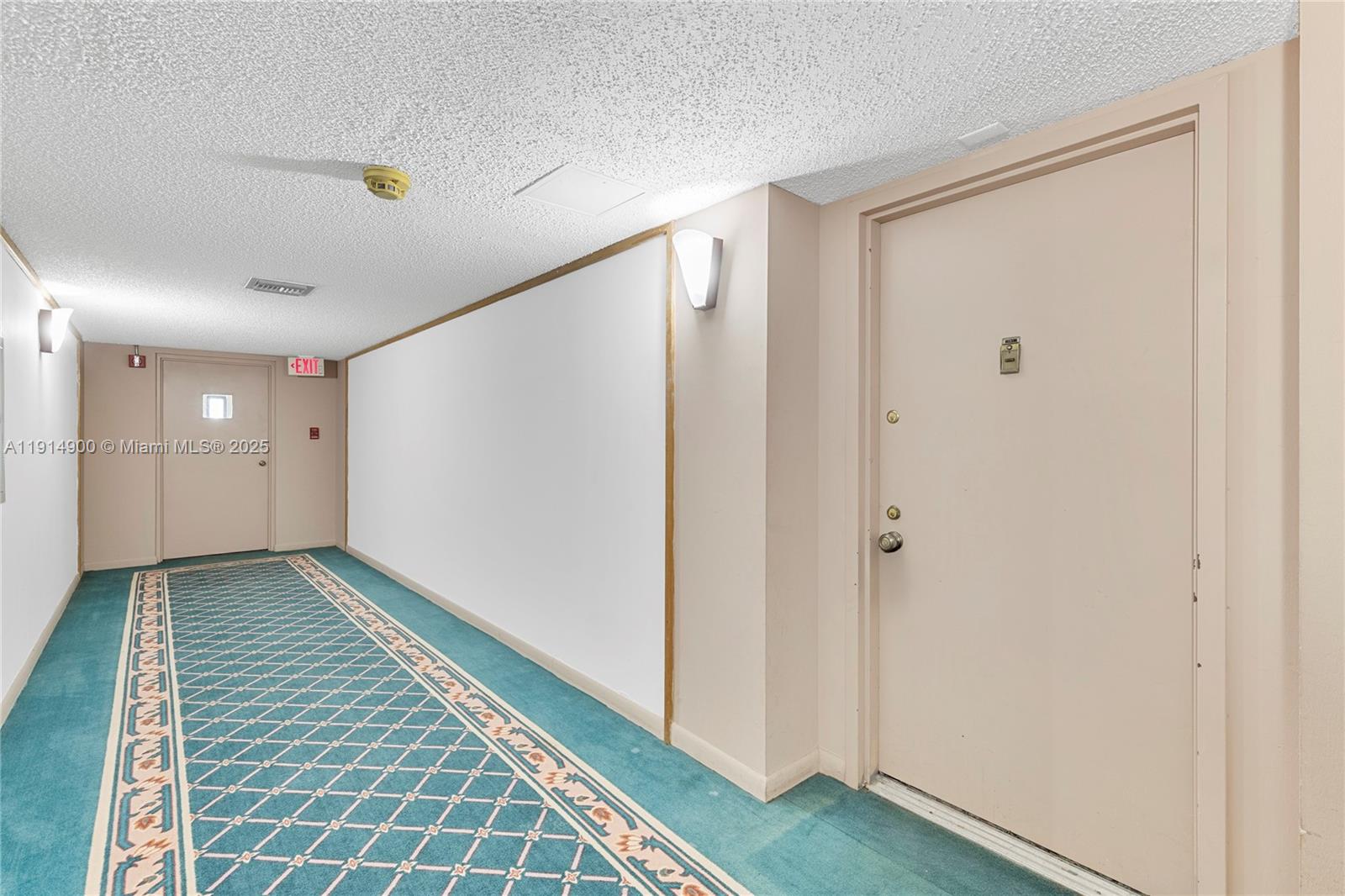 BUILDING FOUR OF COUNTRY - Residential