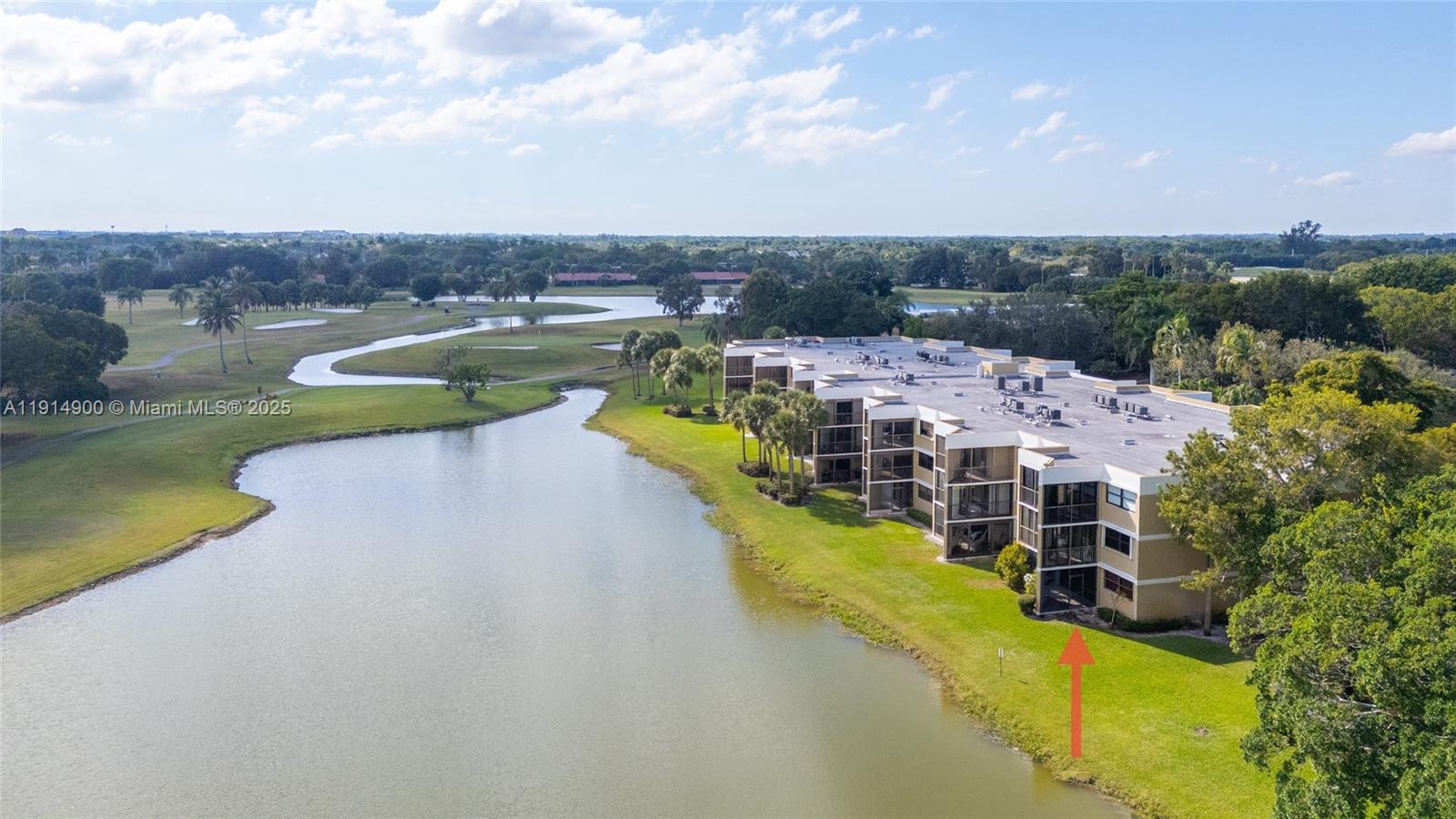 BUILDING FOUR OF COUNTRY - Residential