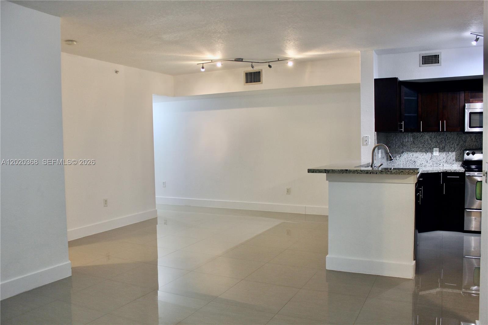 2548 Centergate Dr 107