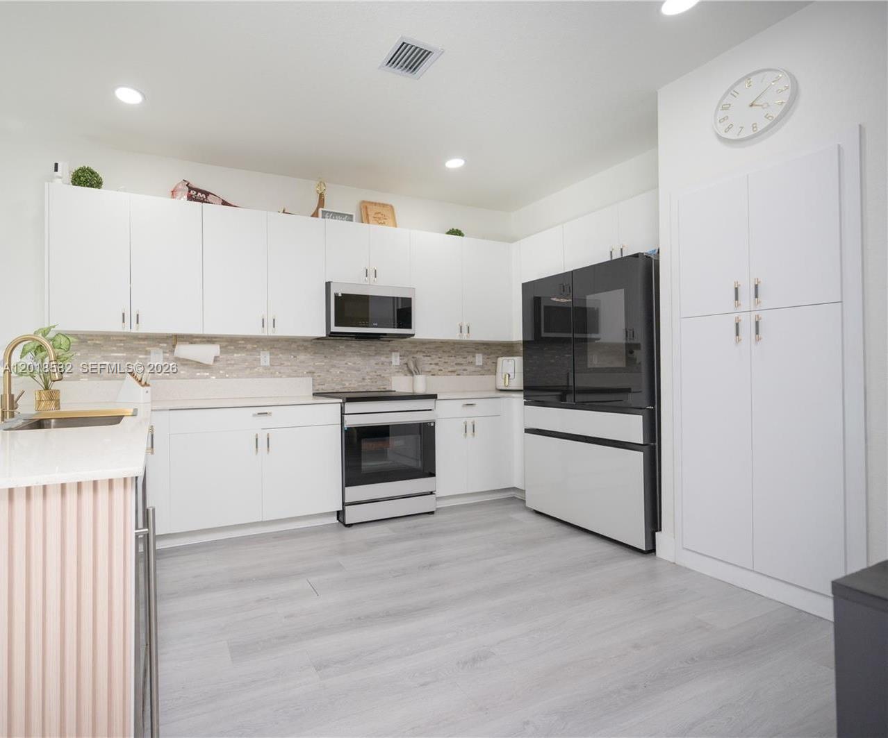 PINE ISLE - Residential