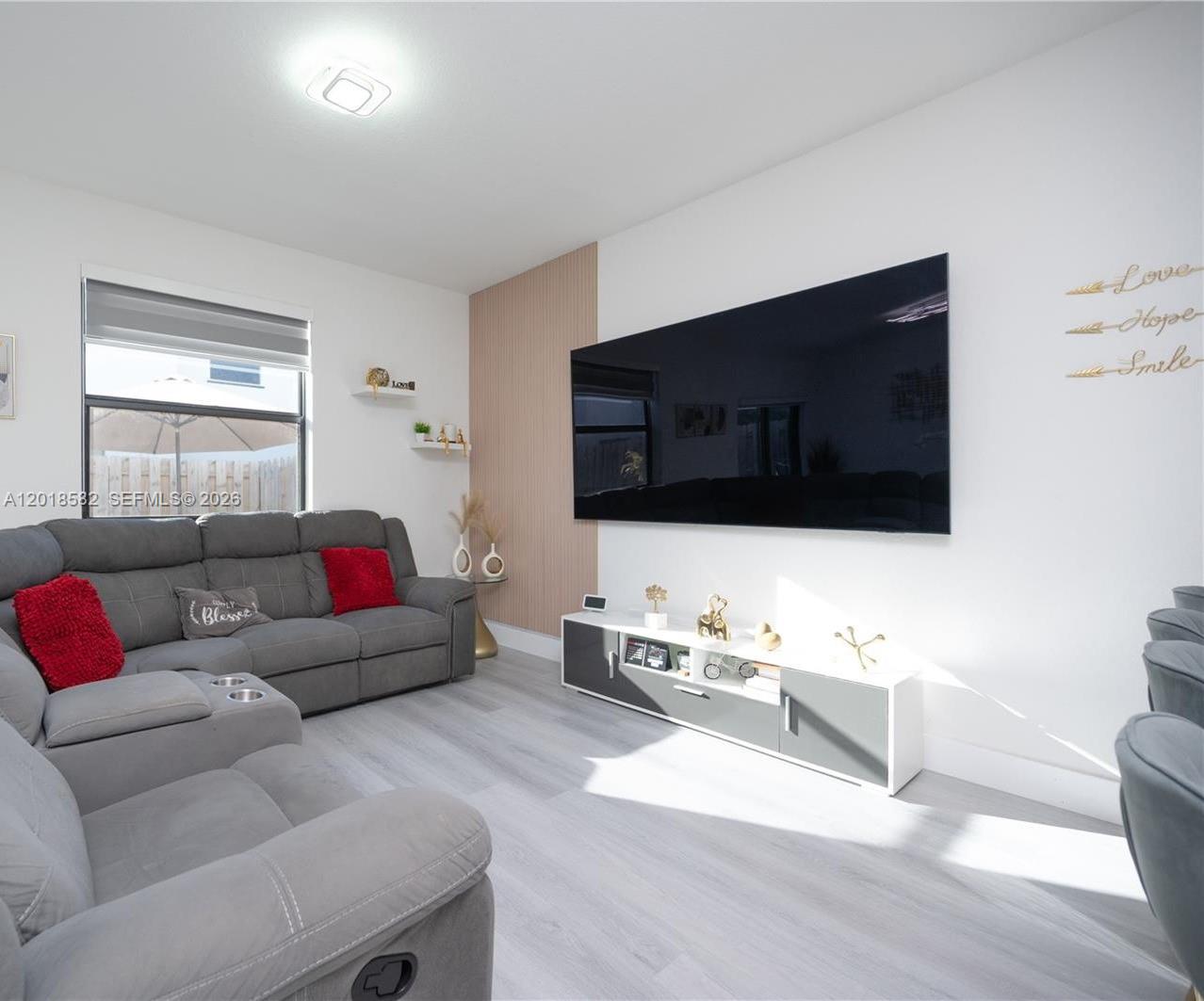 PINE ISLE - Residential