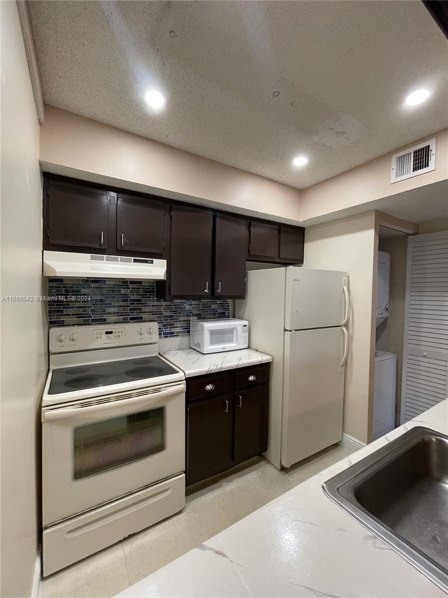 SUN VISTA GARDENS CONDO - Residential Lease