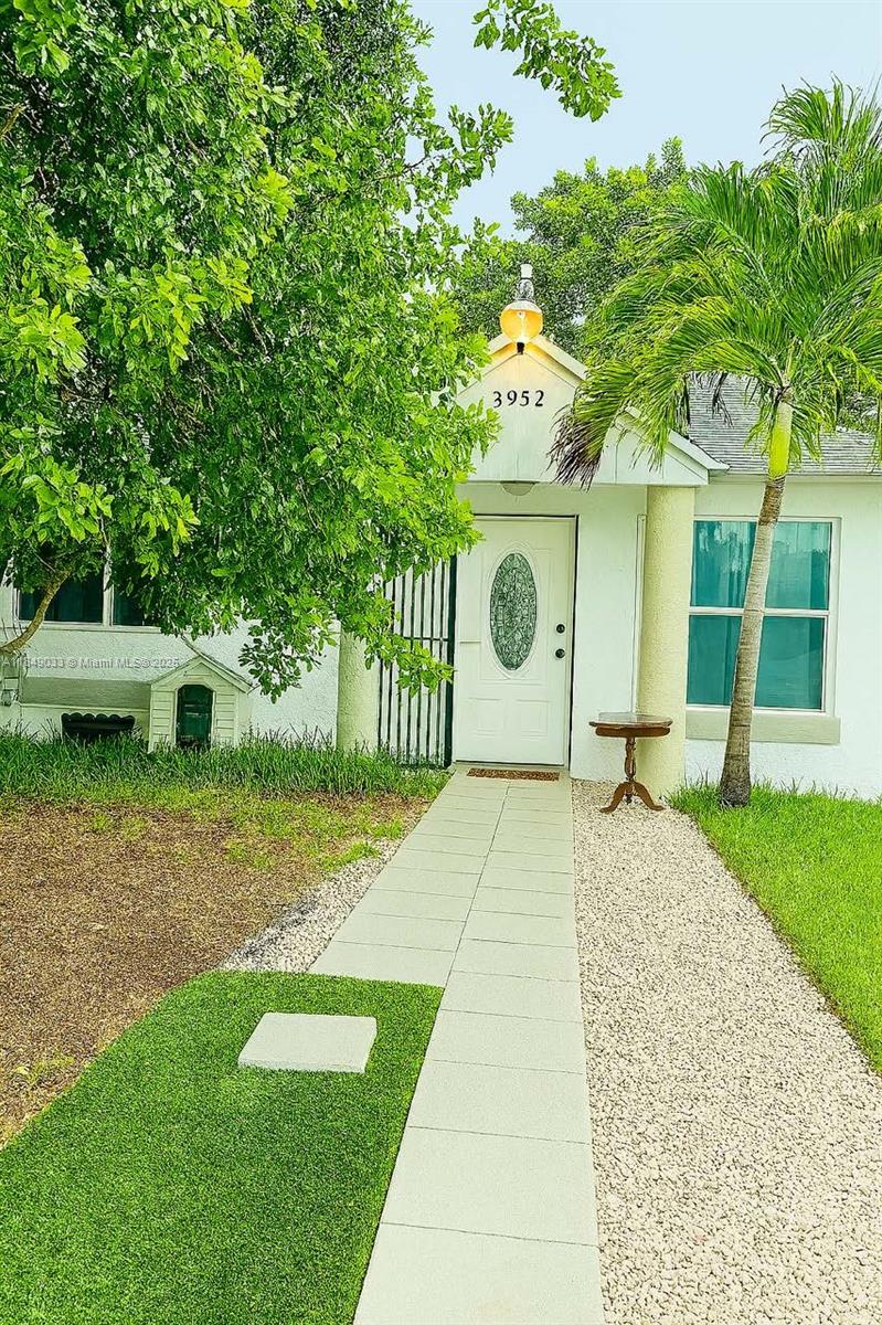Motivated seller—priced to sell quickly! This is an excellent opportunity for buyers looking to secure a well-located home with great potential. The property is being sold as-is, offering flexibility for buyers to make their own updates or improvements if desired. Ideal for end-users or investors alike.
Centrally located near major highways, shopping, and schools. Easy to show with a quick response from the listing agent. Submit your highest and best offer—don’t miss out on this great deal!