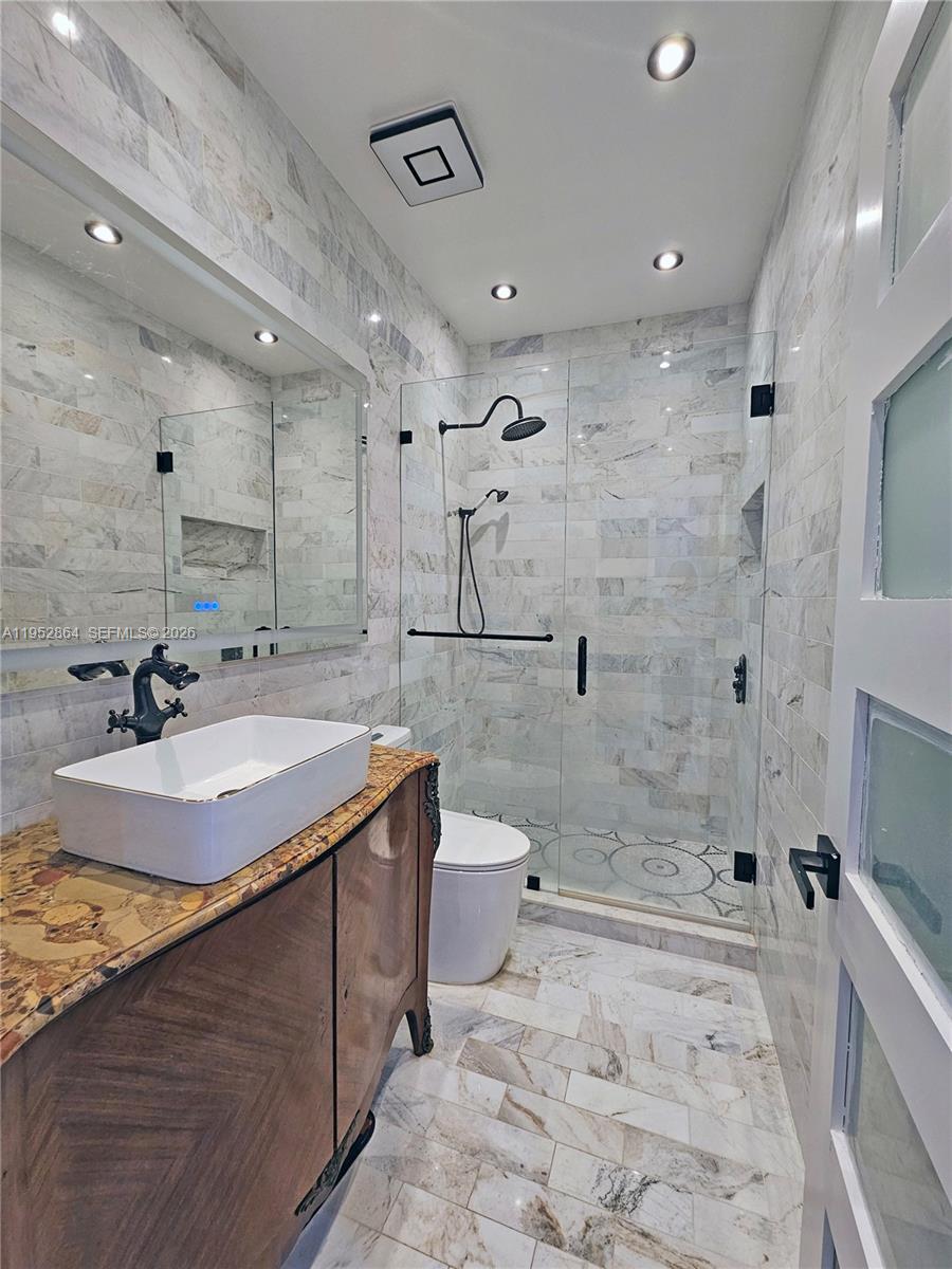 KENDALL VILLAGE TOWNVILLA - Residential