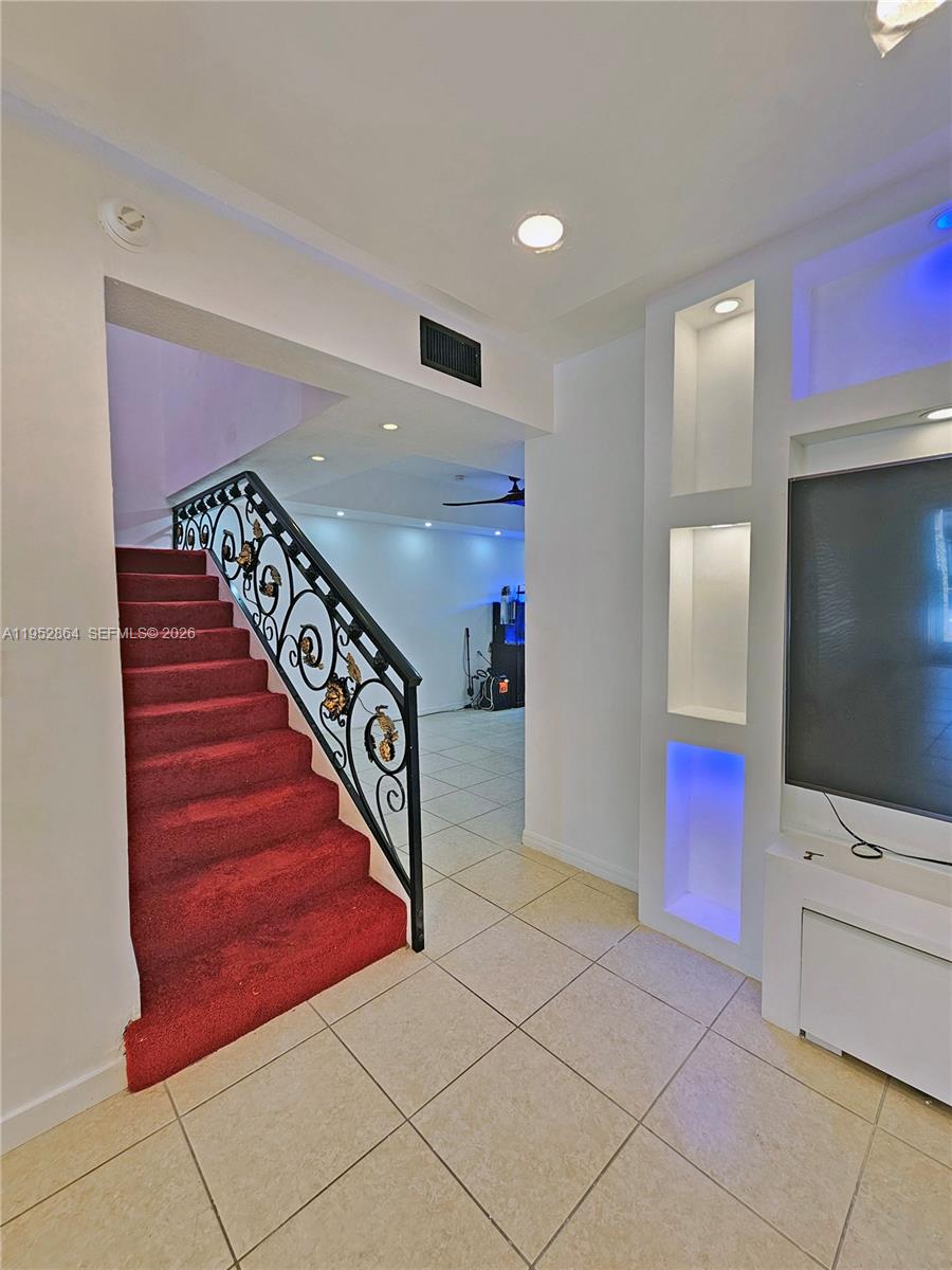 KENDALL VILLAGE TOWNVILLA - Residential