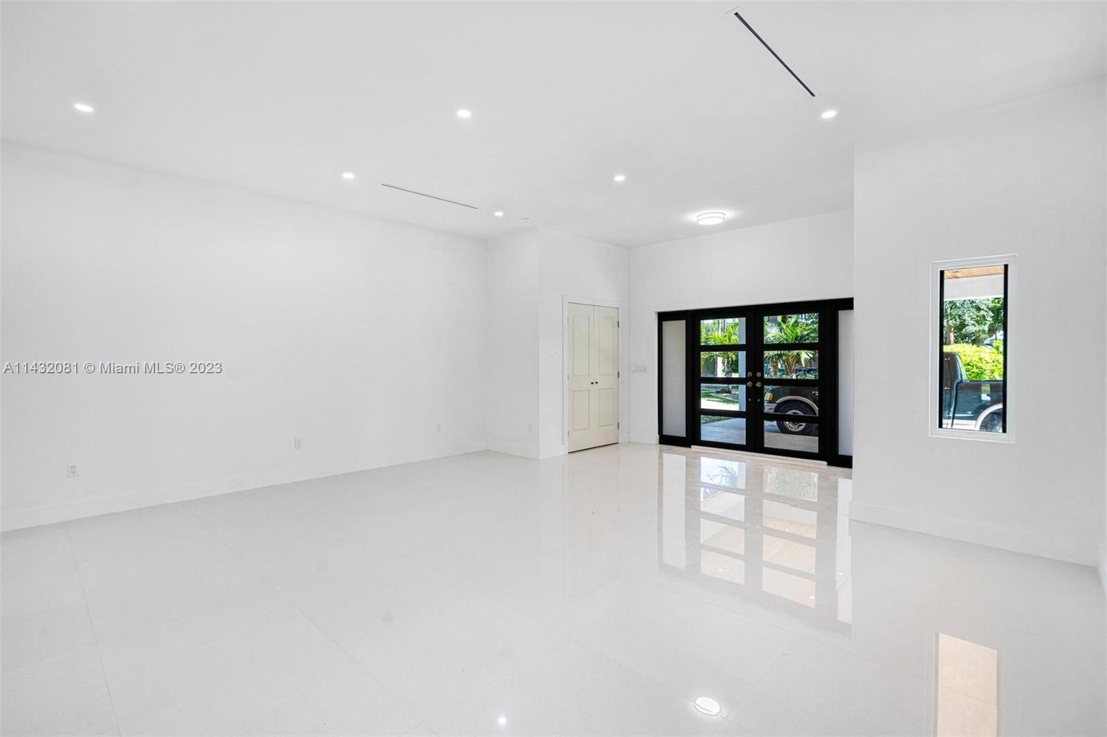 SO MIAMI GDN HEIGHTS - Residential