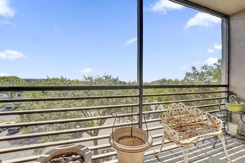 Tiny photo for 1000 Colony Point Cir #422, Pembroke Pines, FL 33026 (MLS # A12042960)