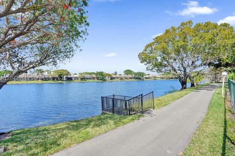 Tiny photo for 1000 Colony Point Cir #422, Pembroke Pines, FL 33026 (MLS # A12042960)
