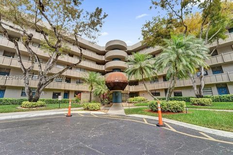 Tiny photo for 1000 Colony Point Cir #422, Pembroke Pines, FL 33026 (MLS # A12042960)