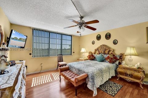 Tiny photo for 1000 Colony Point Cir #422, Pembroke Pines, FL 33026 (MLS # A12042960)