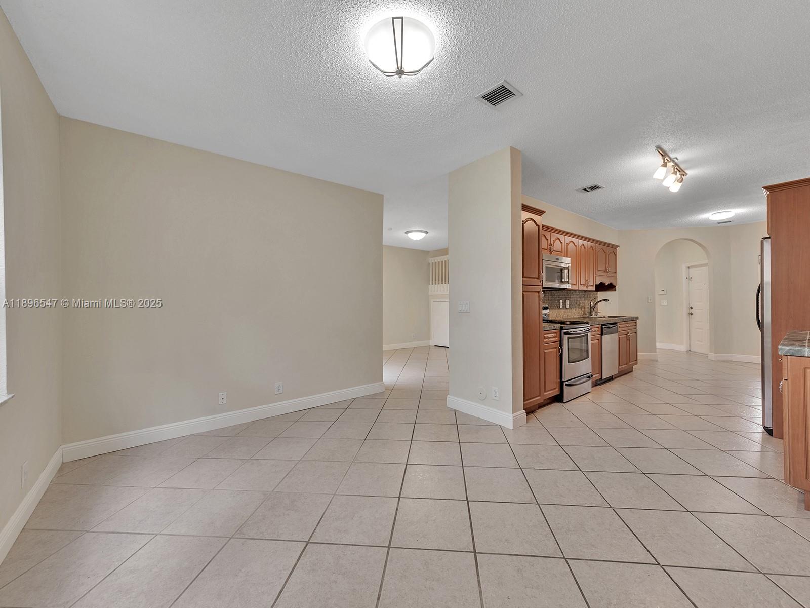 PEMBROKE SHORES - Residential Lease