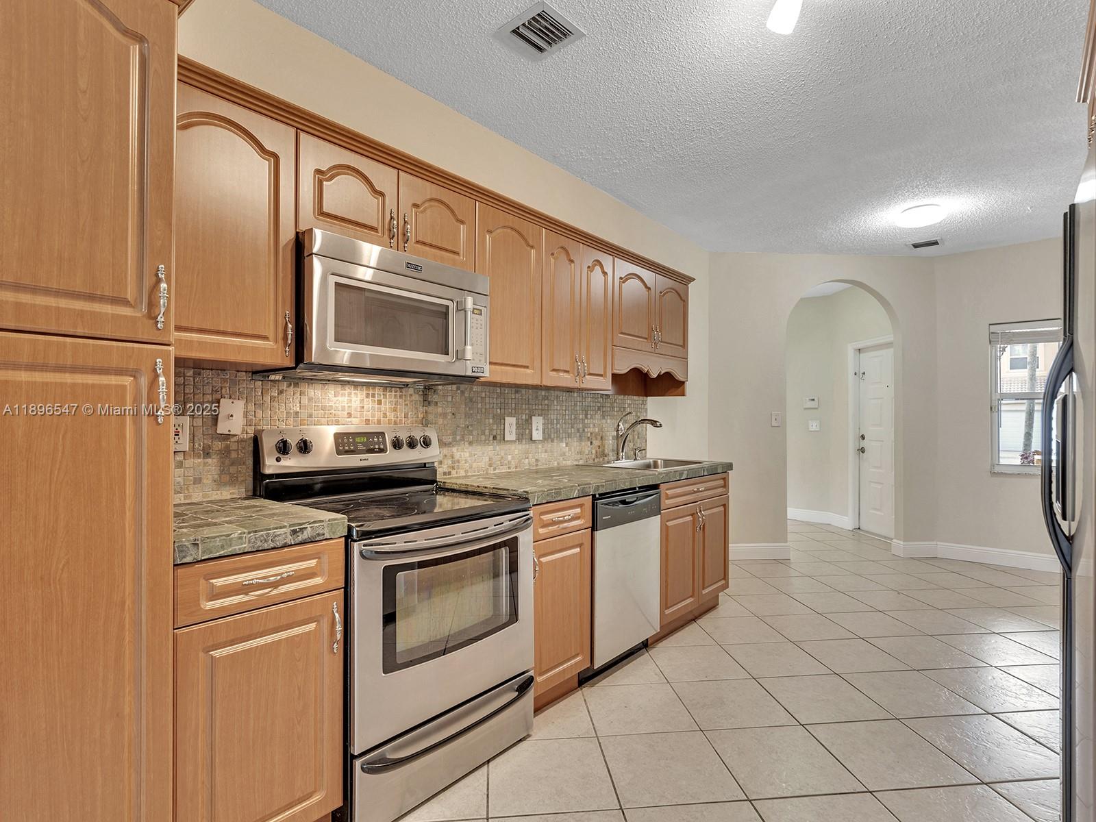 PEMBROKE SHORES - Residential Lease