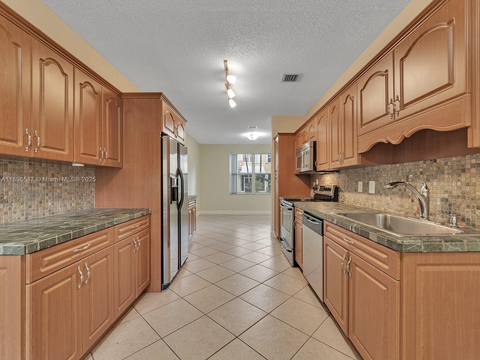 PEMBROKE SHORES - Residential Lease