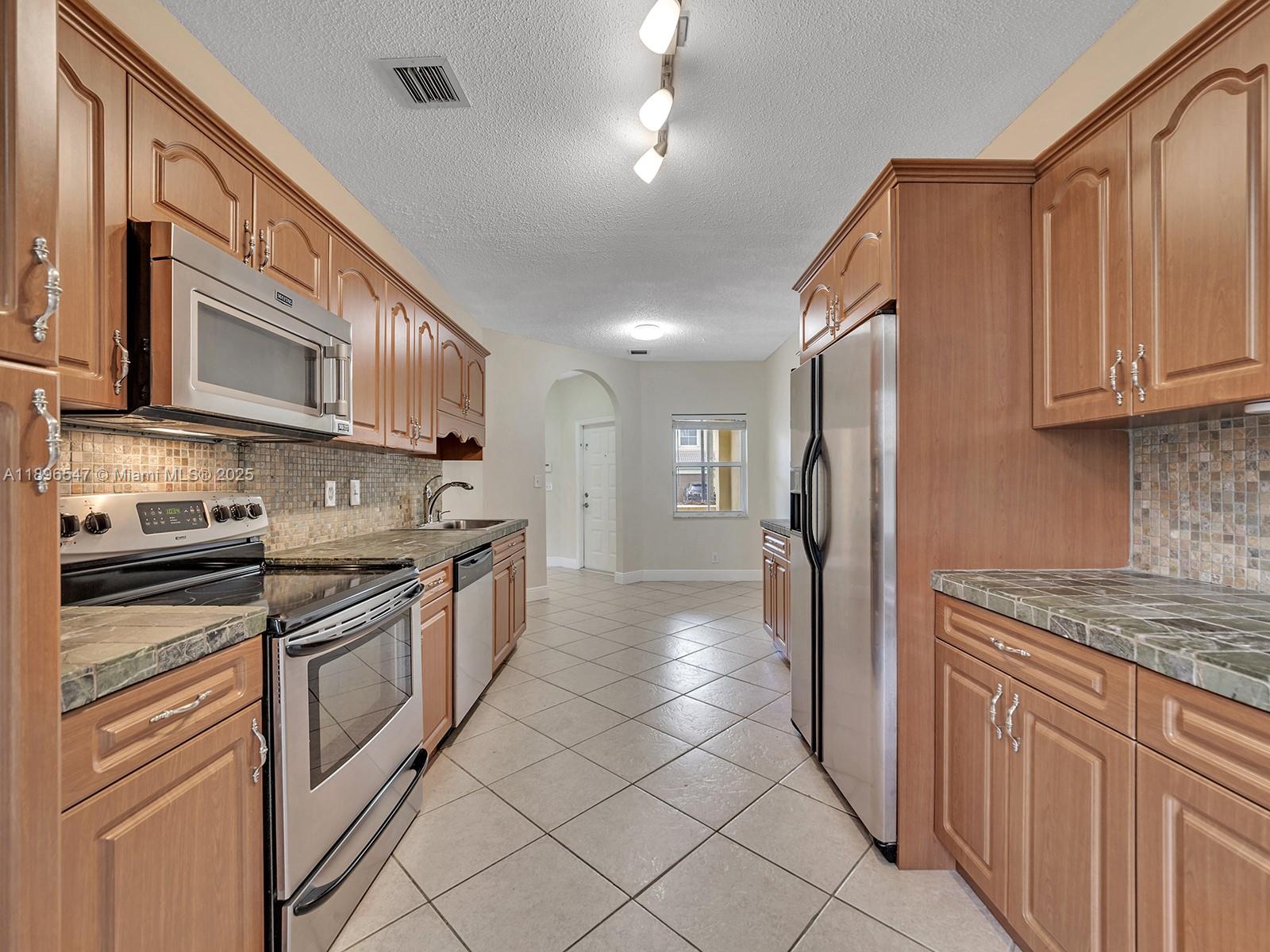 PEMBROKE SHORES - Residential Lease