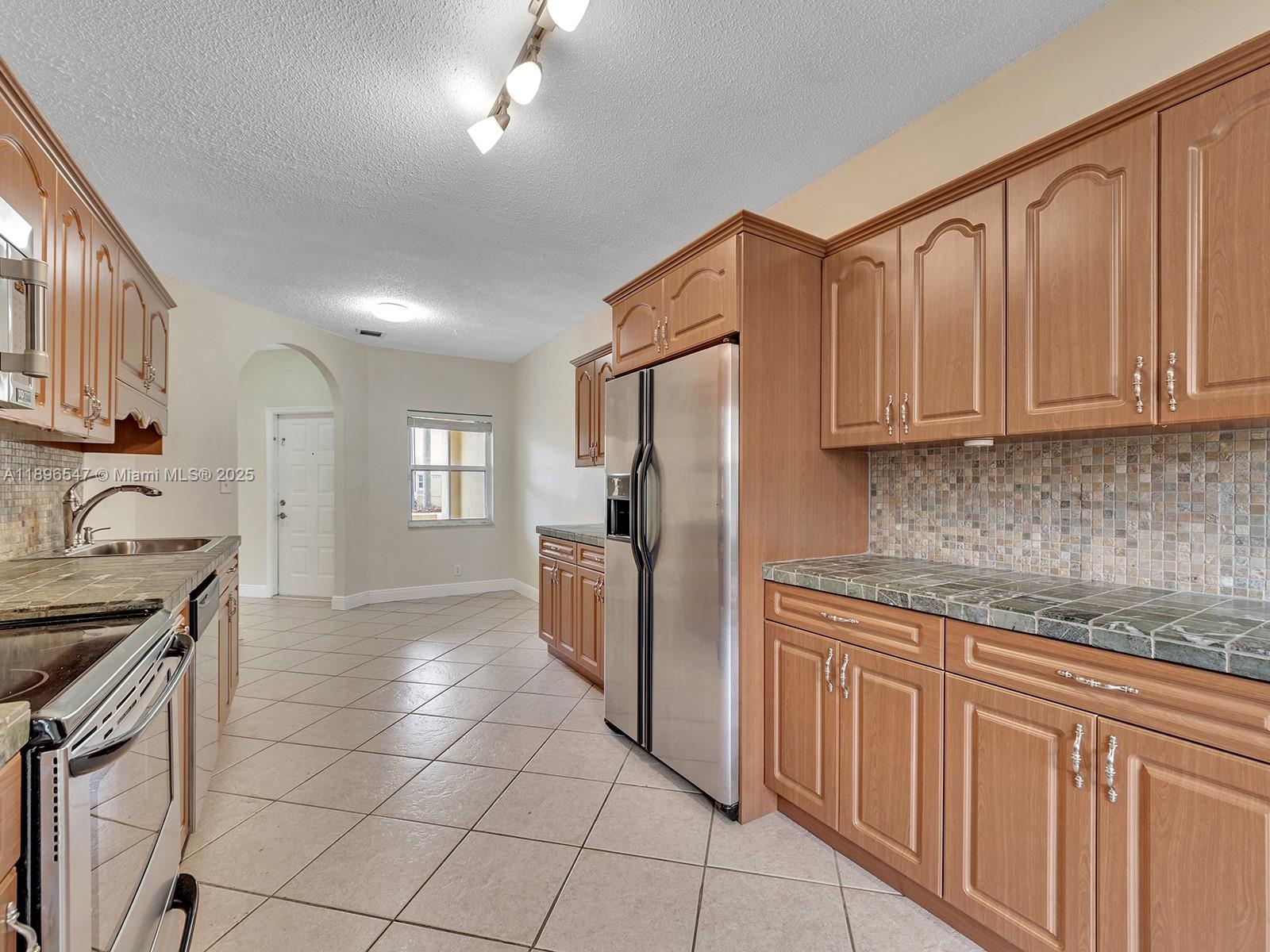 PEMBROKE SHORES - Residential Lease