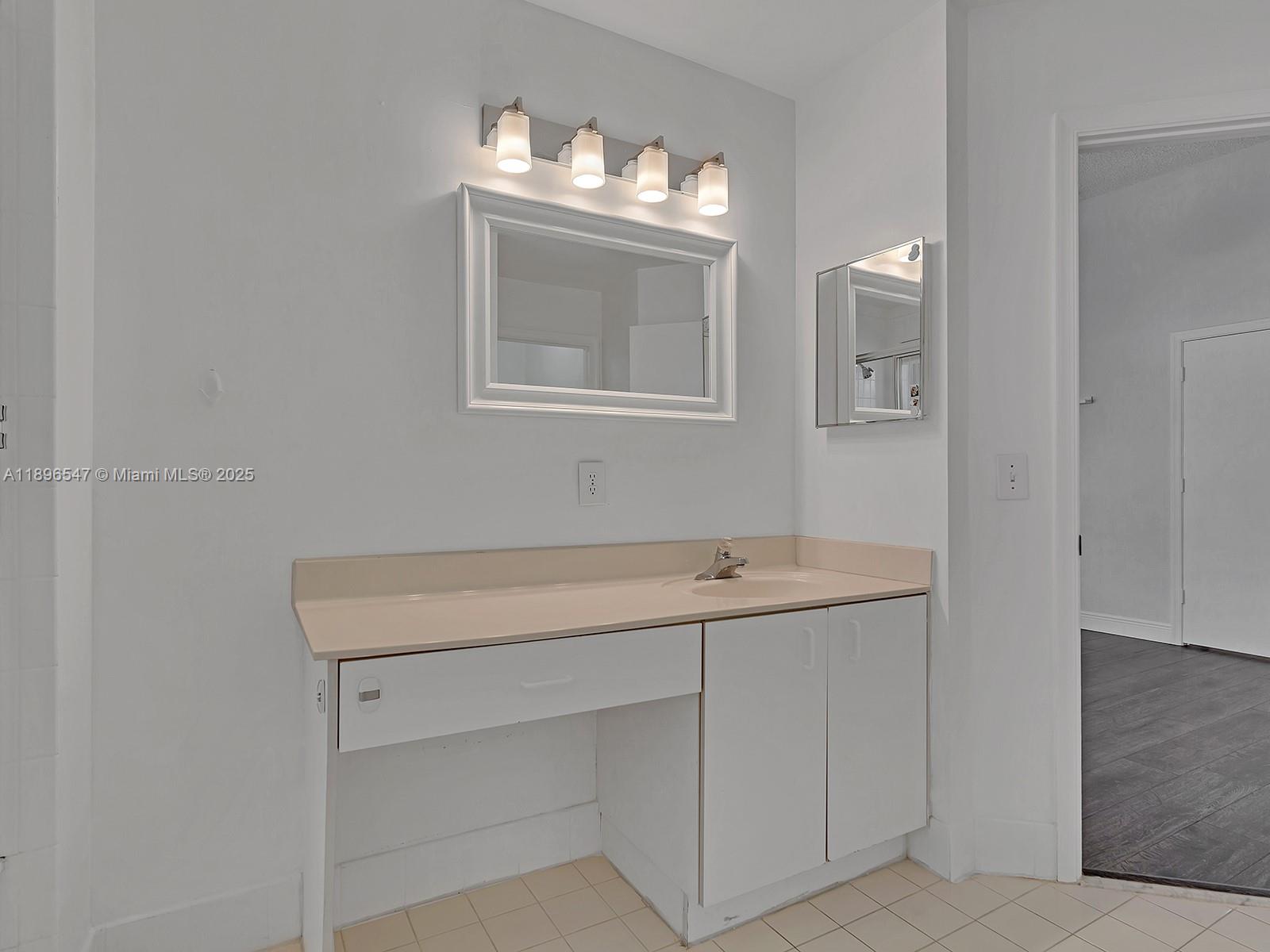 PEMBROKE SHORES - Residential Lease