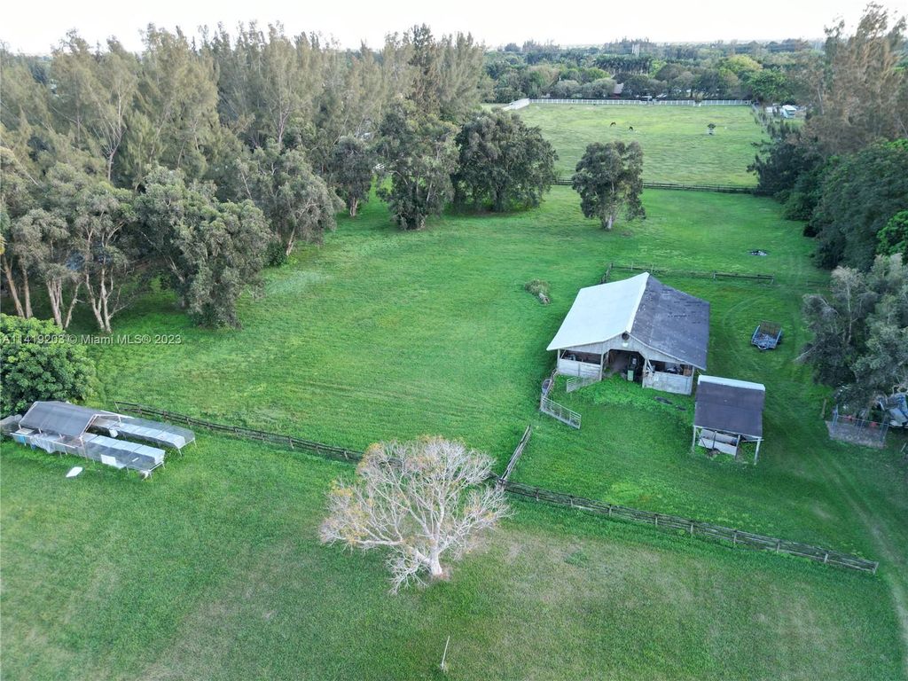 Photo of 18210 SW 60th St, Southwest Ranches, FL 33331 (MLS # A11419203)