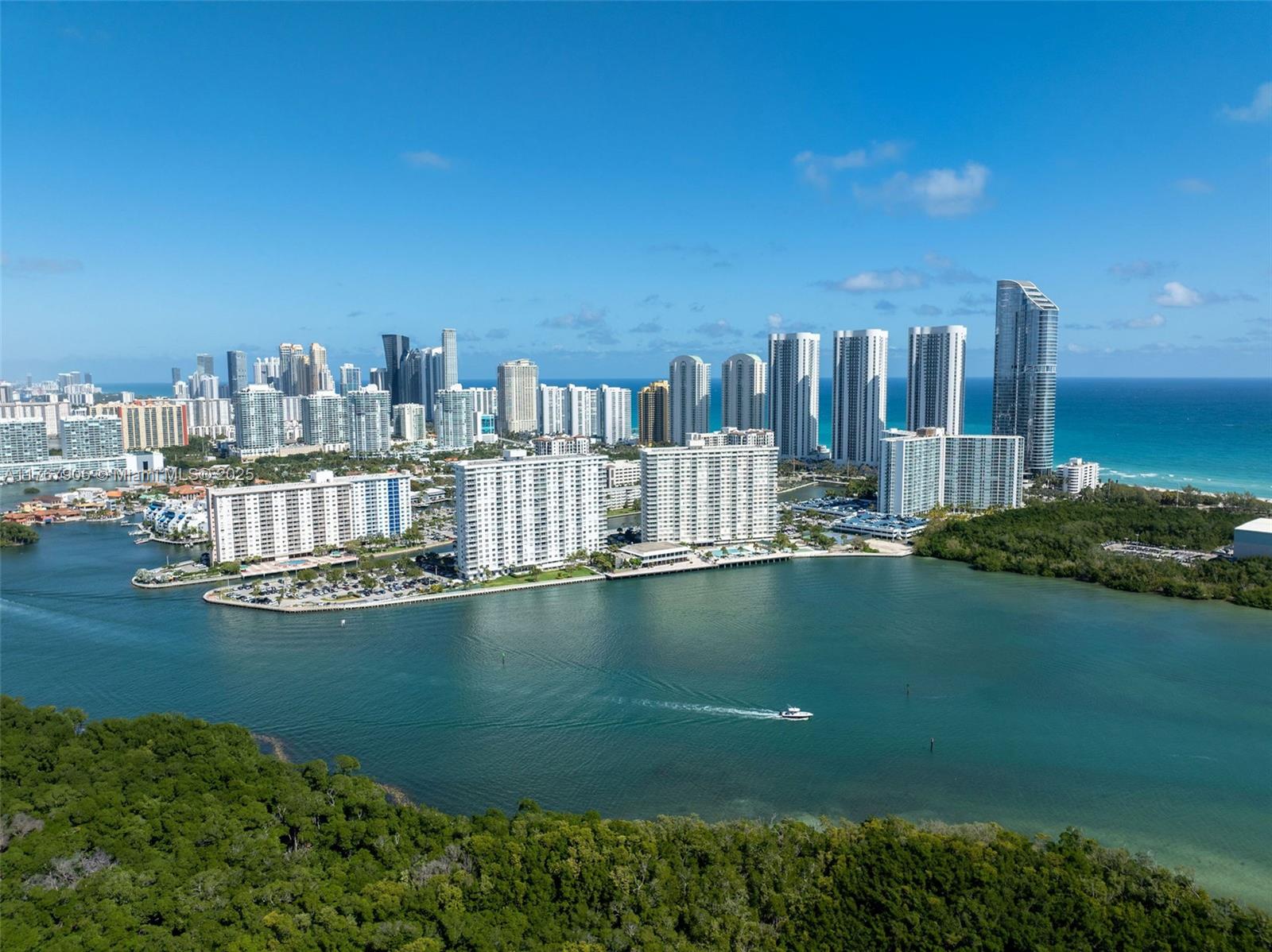 Rental Property at 500 Bayview Dr 1520, Sunny Isles Beach, Miami-Dade County, Florida - Bedrooms: 2 
Bathrooms: 2  - $3,950 MO.