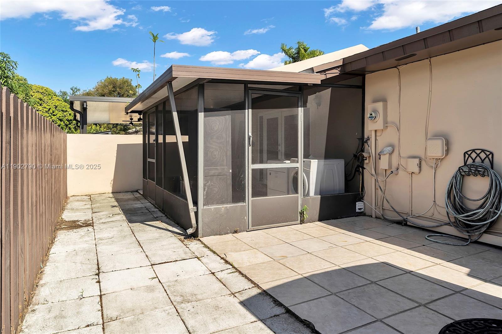 DEVON-AIRE VILLAS SEC 6 - Residential