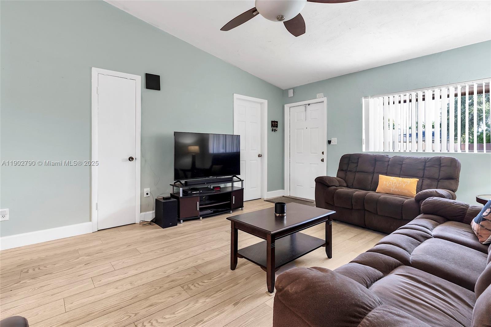 DEVON-AIRE VILLAS SEC 6 - Residential