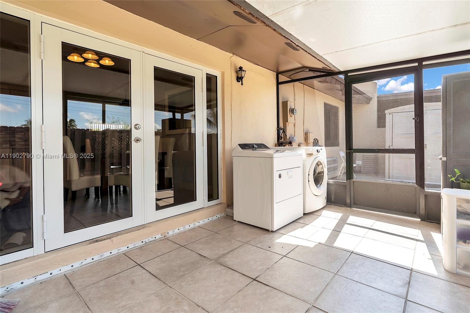 DEVON-AIRE VILLAS SEC 6 - Residential