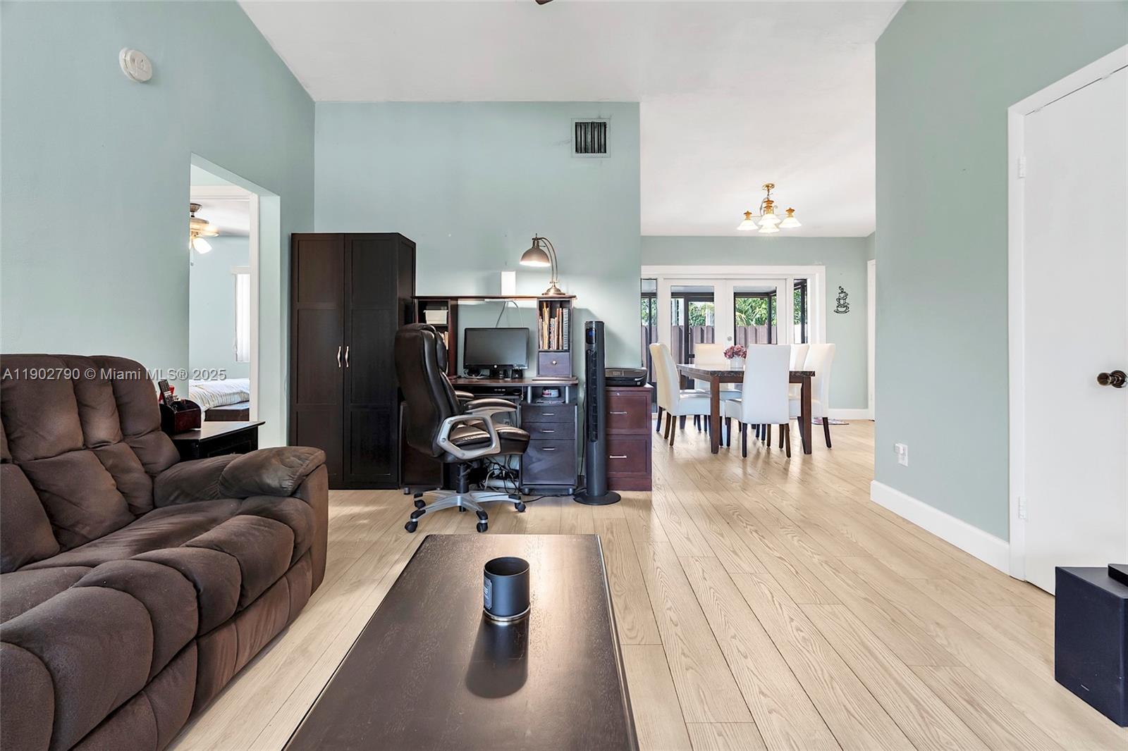 DEVON-AIRE VILLAS SEC 6 - Residential