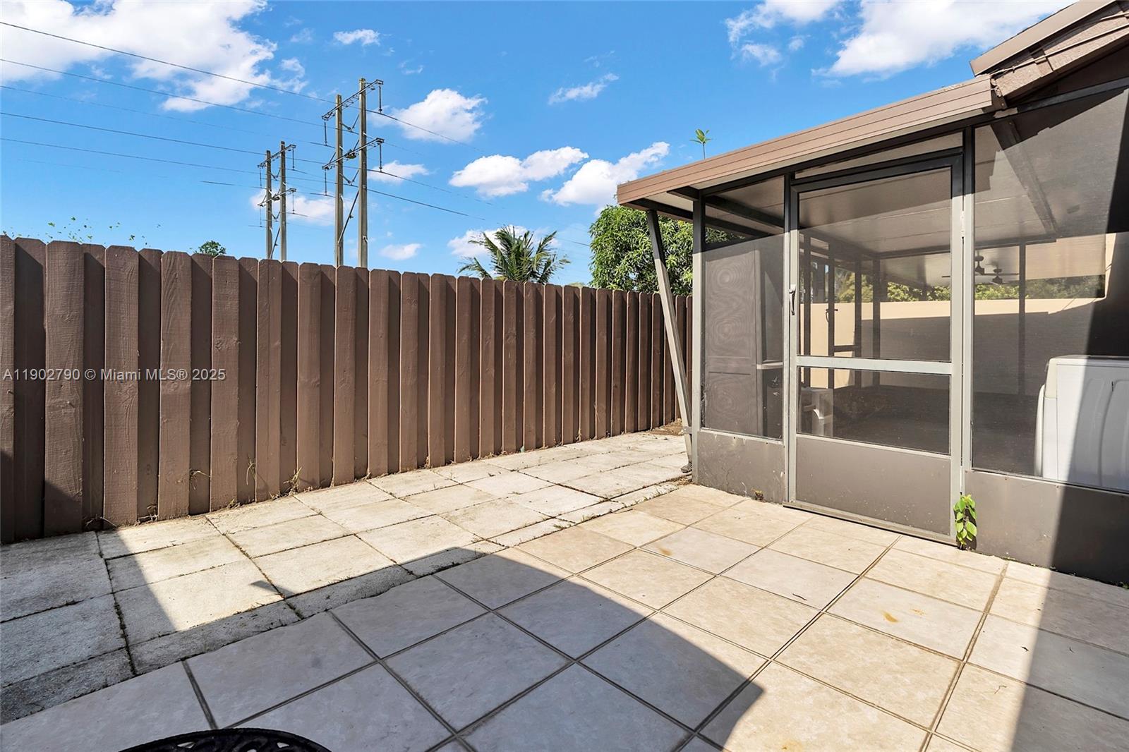 DEVON-AIRE VILLAS SEC 6 - Residential