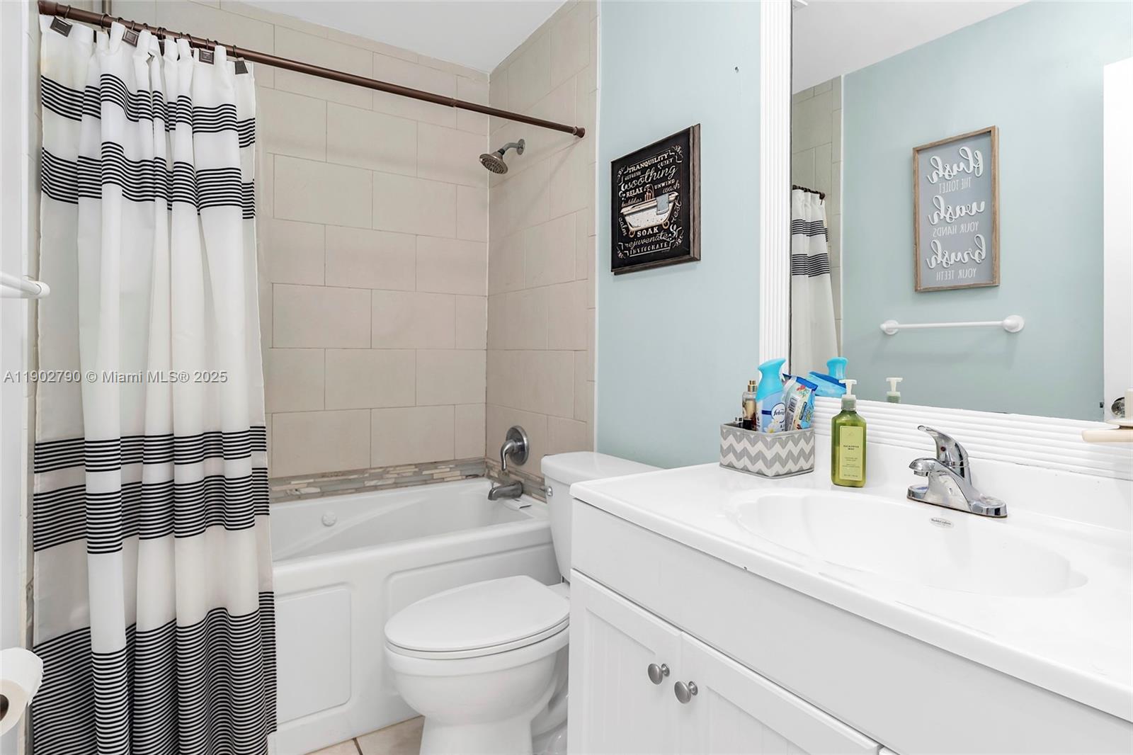 DEVON-AIRE VILLAS SEC 6 - Residential