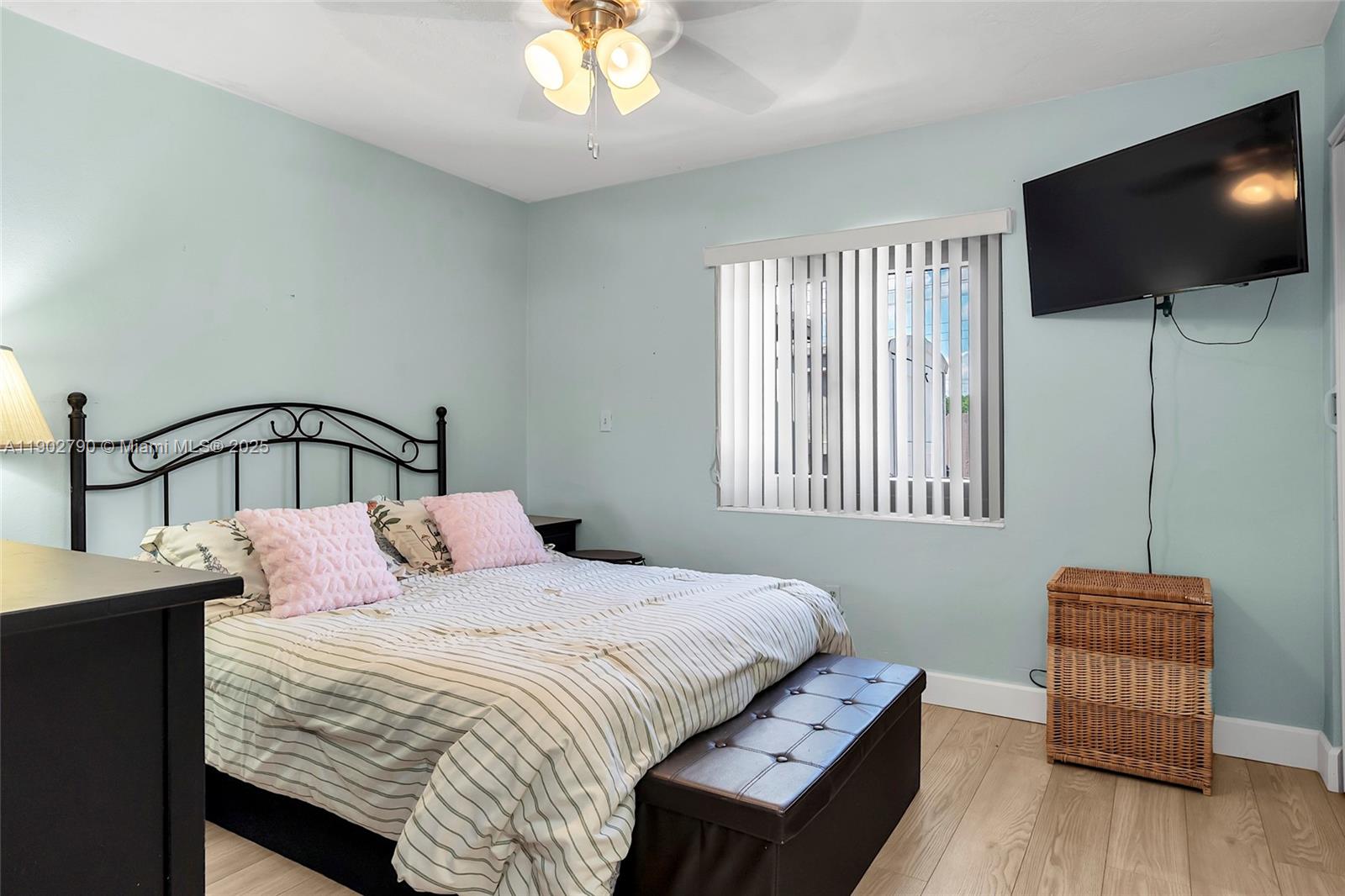 DEVON-AIRE VILLAS SEC 6 - Residential