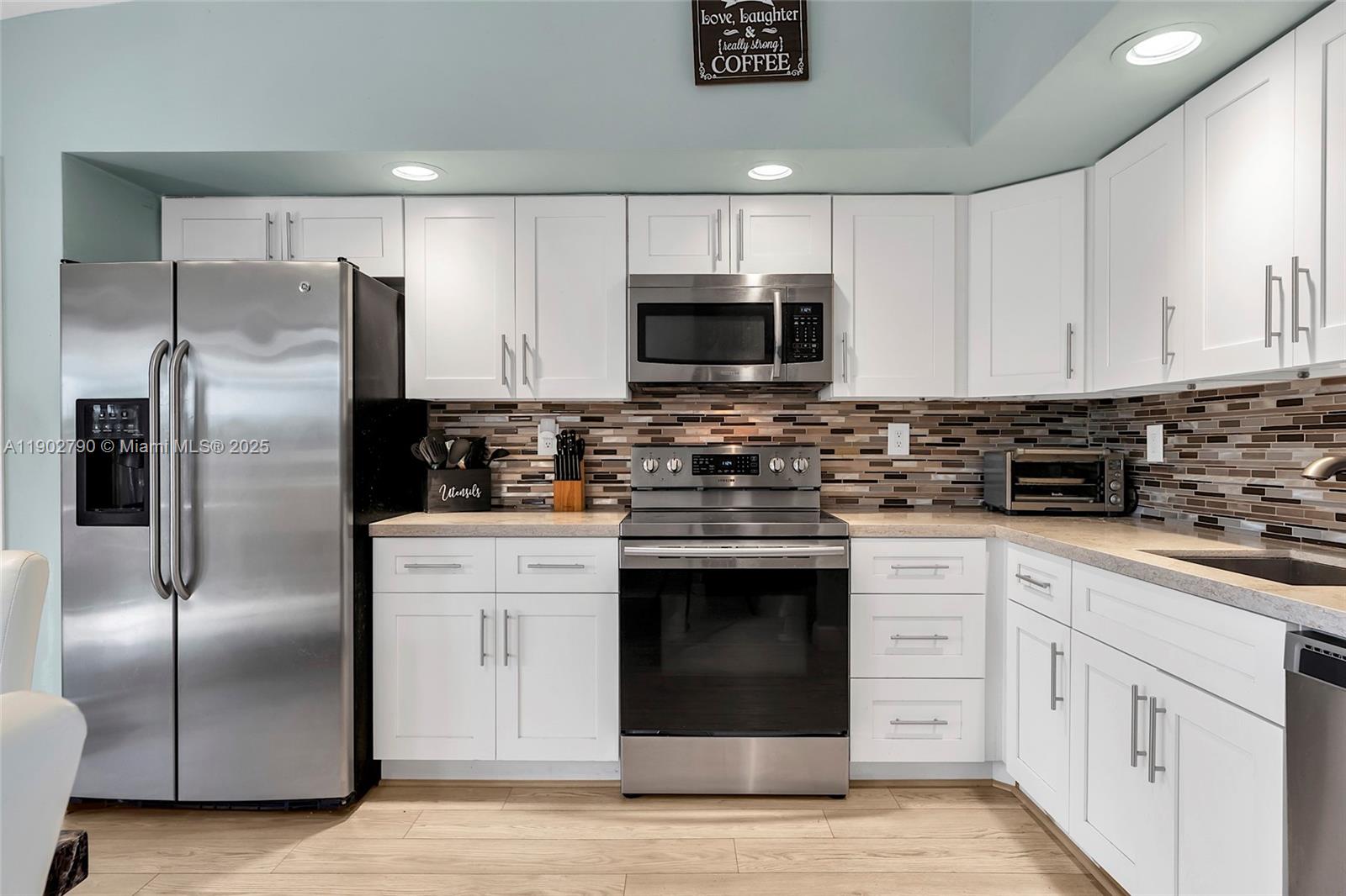 DEVON-AIRE VILLAS SEC 6 - Residential