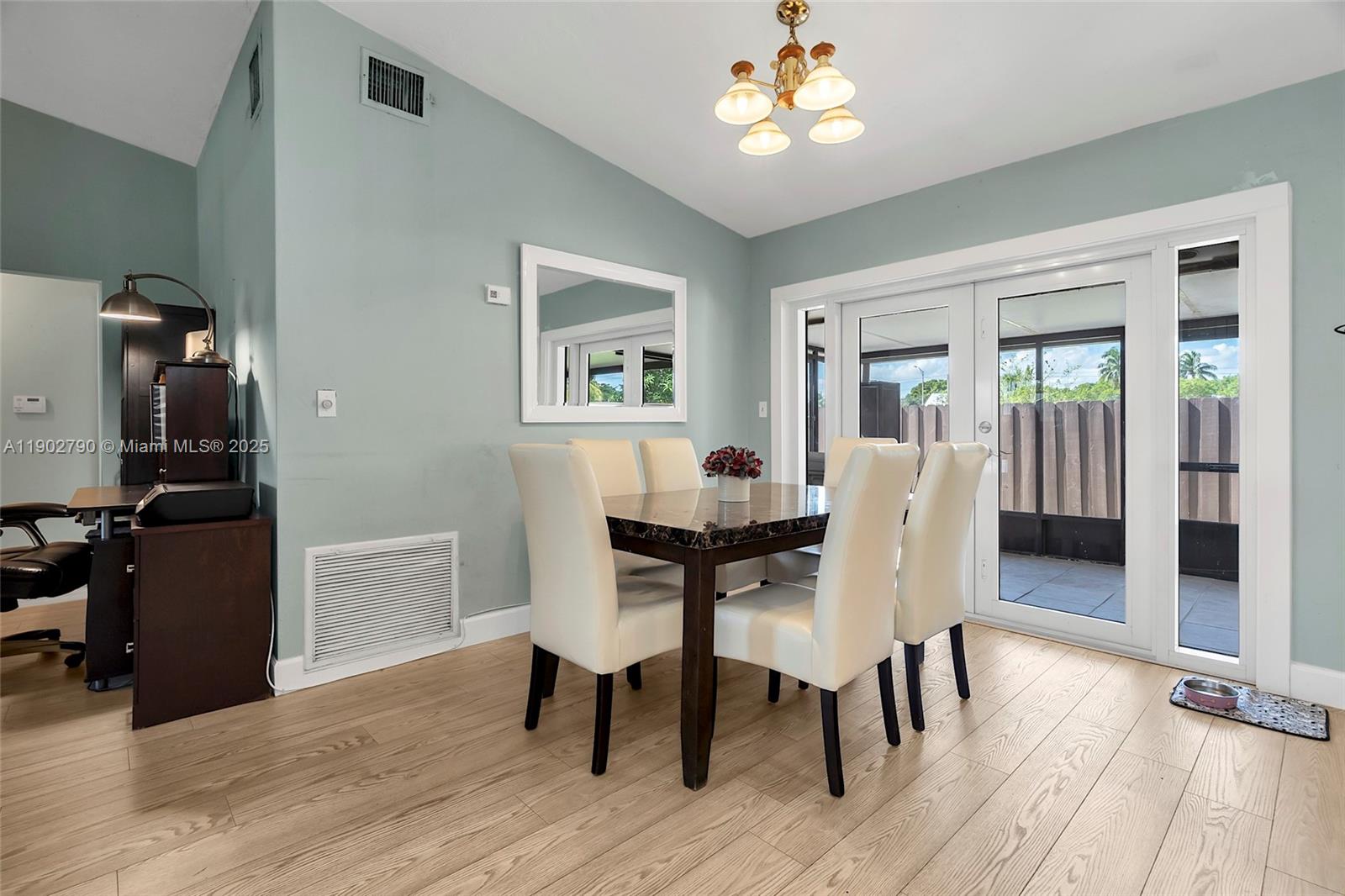 DEVON-AIRE VILLAS SEC 6 - Residential