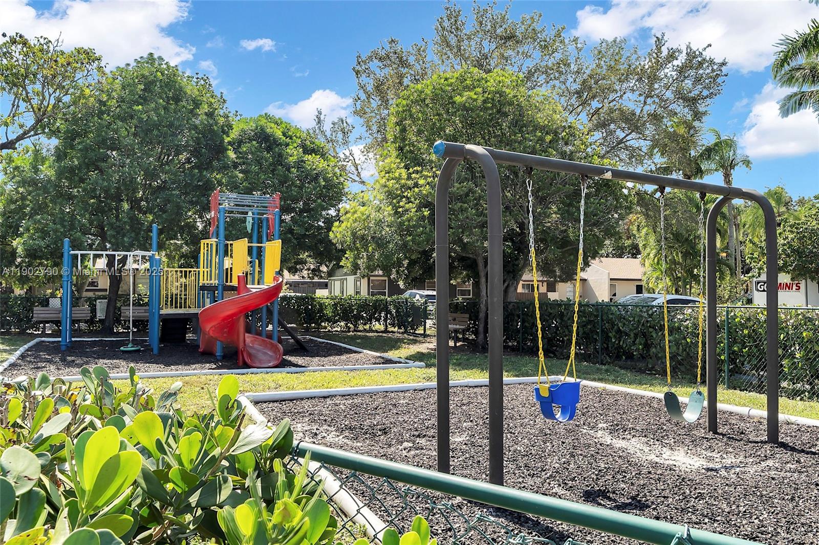 DEVON-AIRE VILLAS SEC 6 - Residential