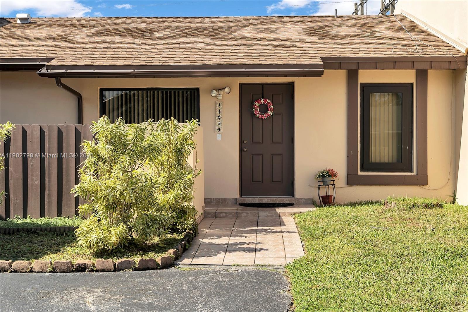 DEVON-AIRE VILLAS SEC 6 - Residential