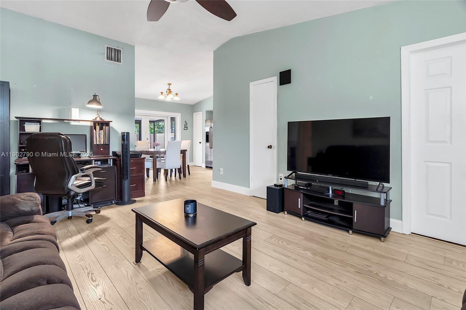 DEVON-AIRE VILLAS SEC 6 - Residential