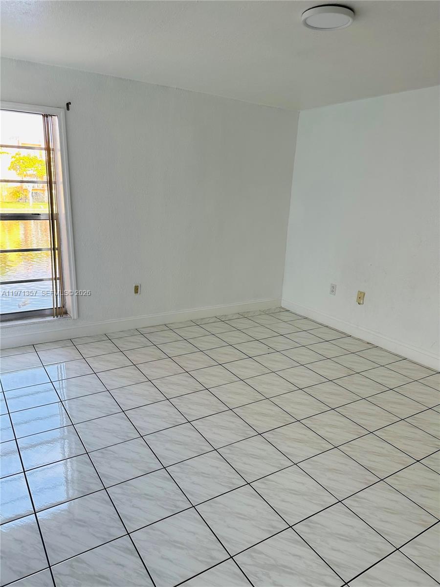 4705 NW 7th St 206-7