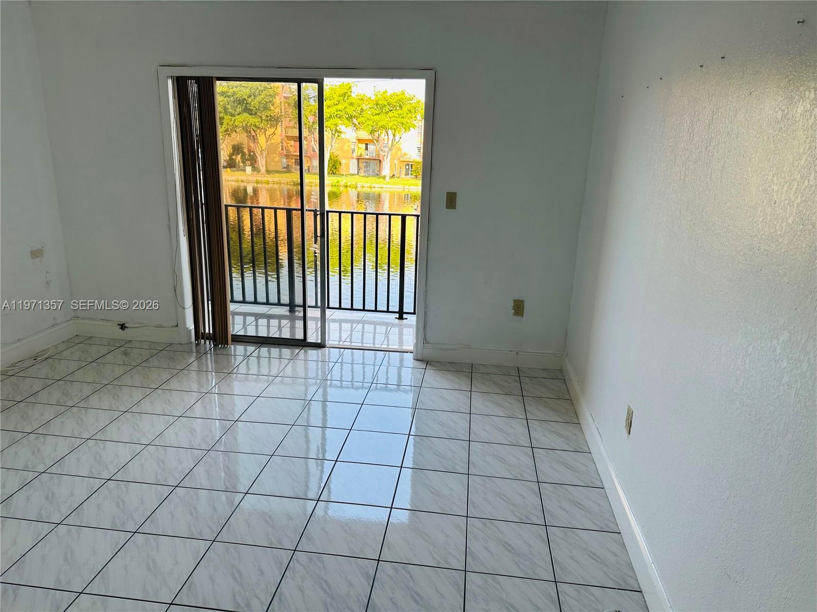 4705 NW 7th St 206-7