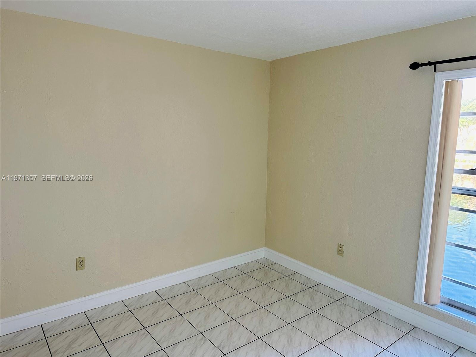 4705 NW 7th St 206-7