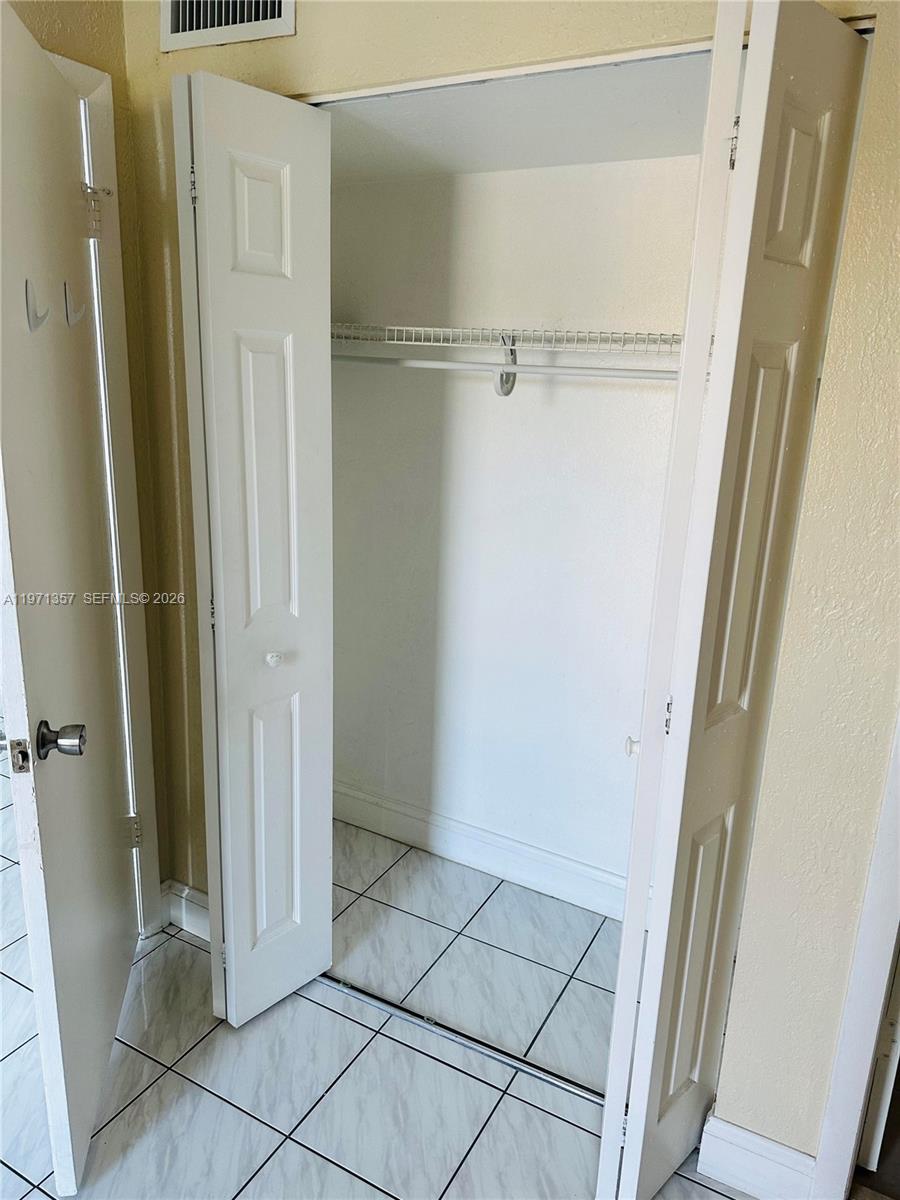 4705 NW 7th St 206-7