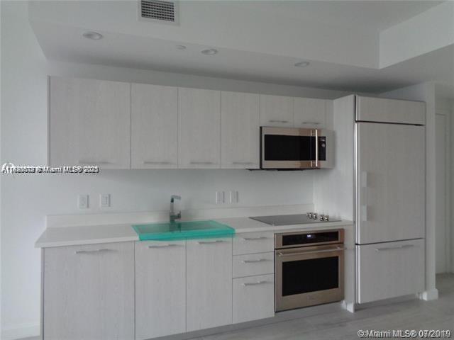 45 SW 9th St 3009